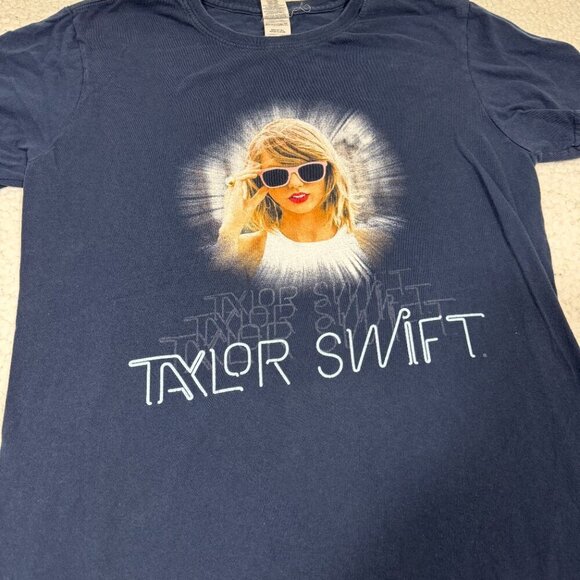 TAYLOR SWIFT The 1989 World Tour Concert T Shirt Size M Top Double Sided Tee - Picture 2 of 5